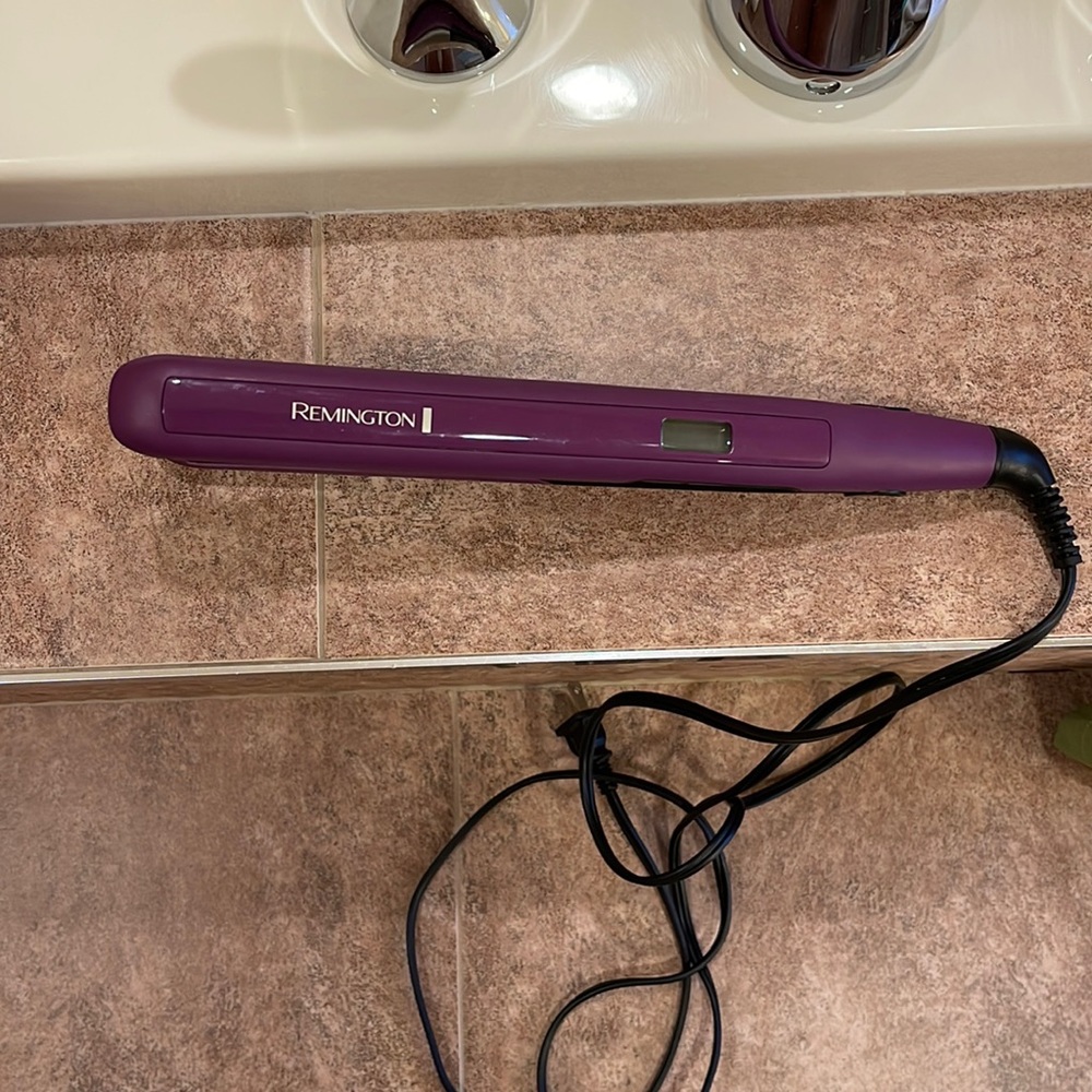 Remington 1 in hair straightener.
